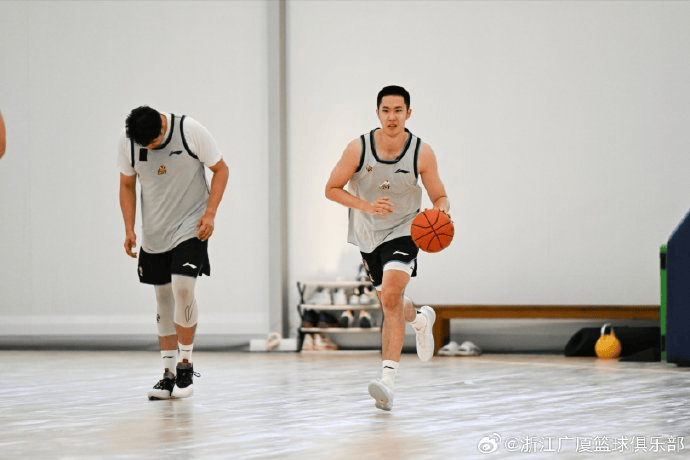 div, 林秉圣和赵, 广厦男篮分